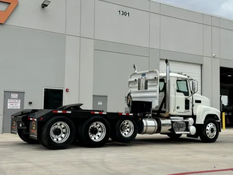 More photos of 2015 MACK CHU613 at Forge Truck Centers - Texas, TX