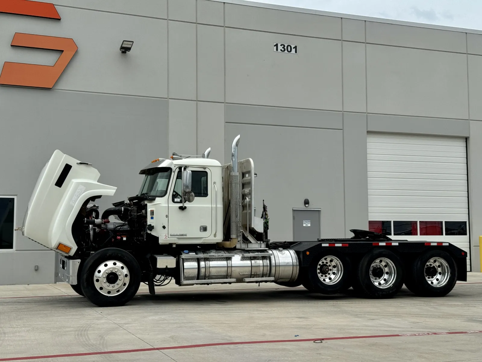 2015 Mack - image 10