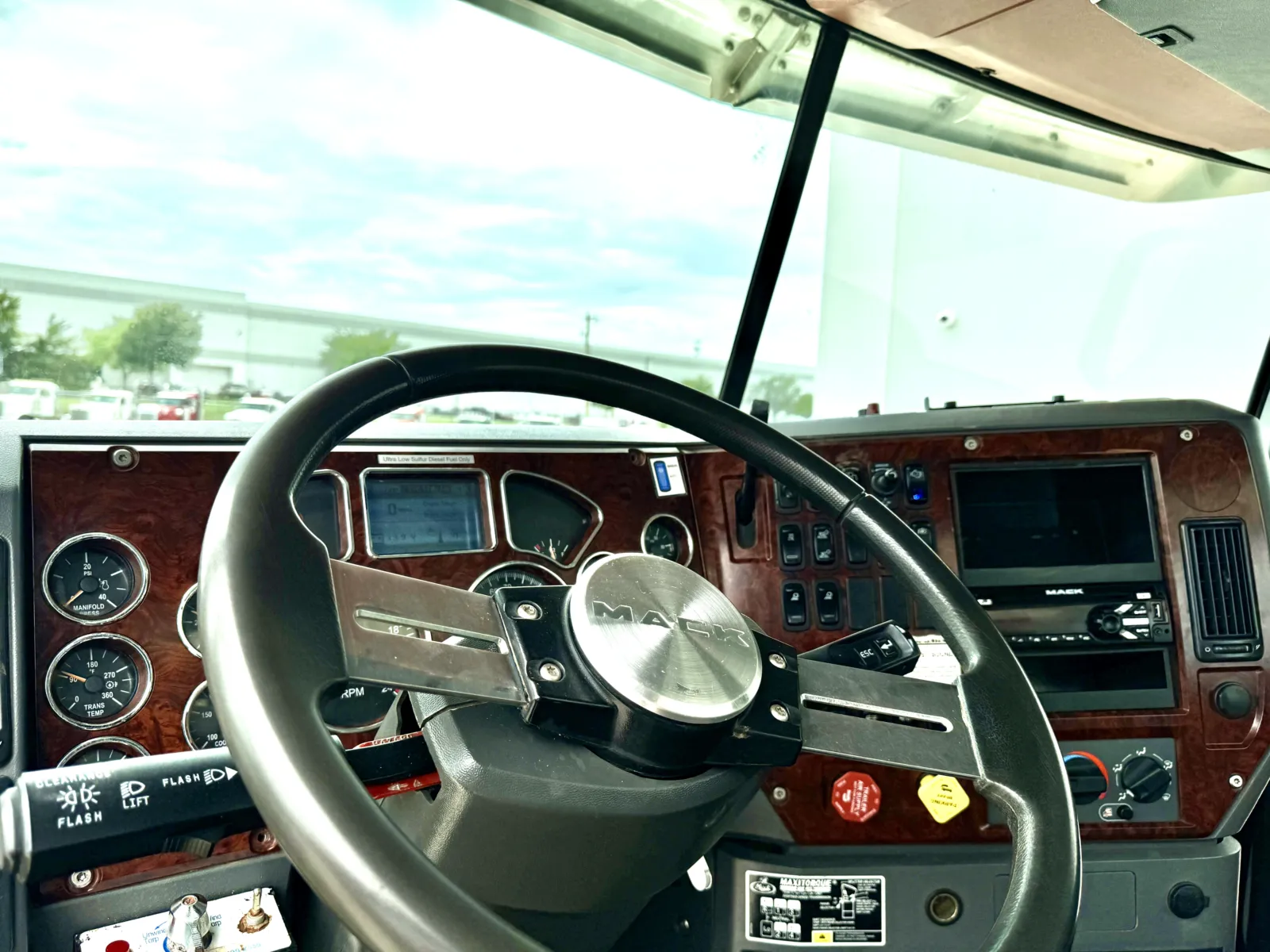 2015 Mack - image 15