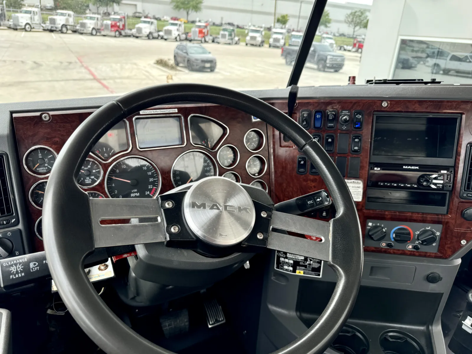 2015 Mack - image 16