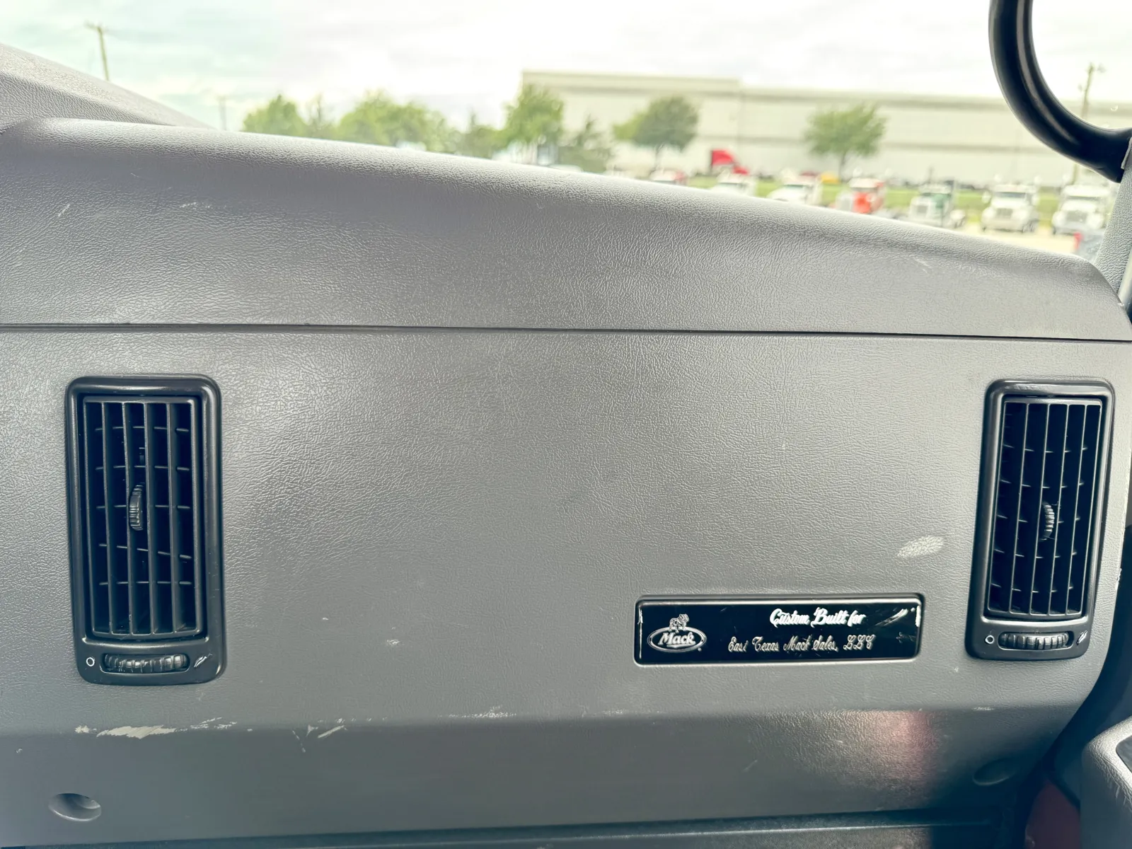 2015 Mack - image 19