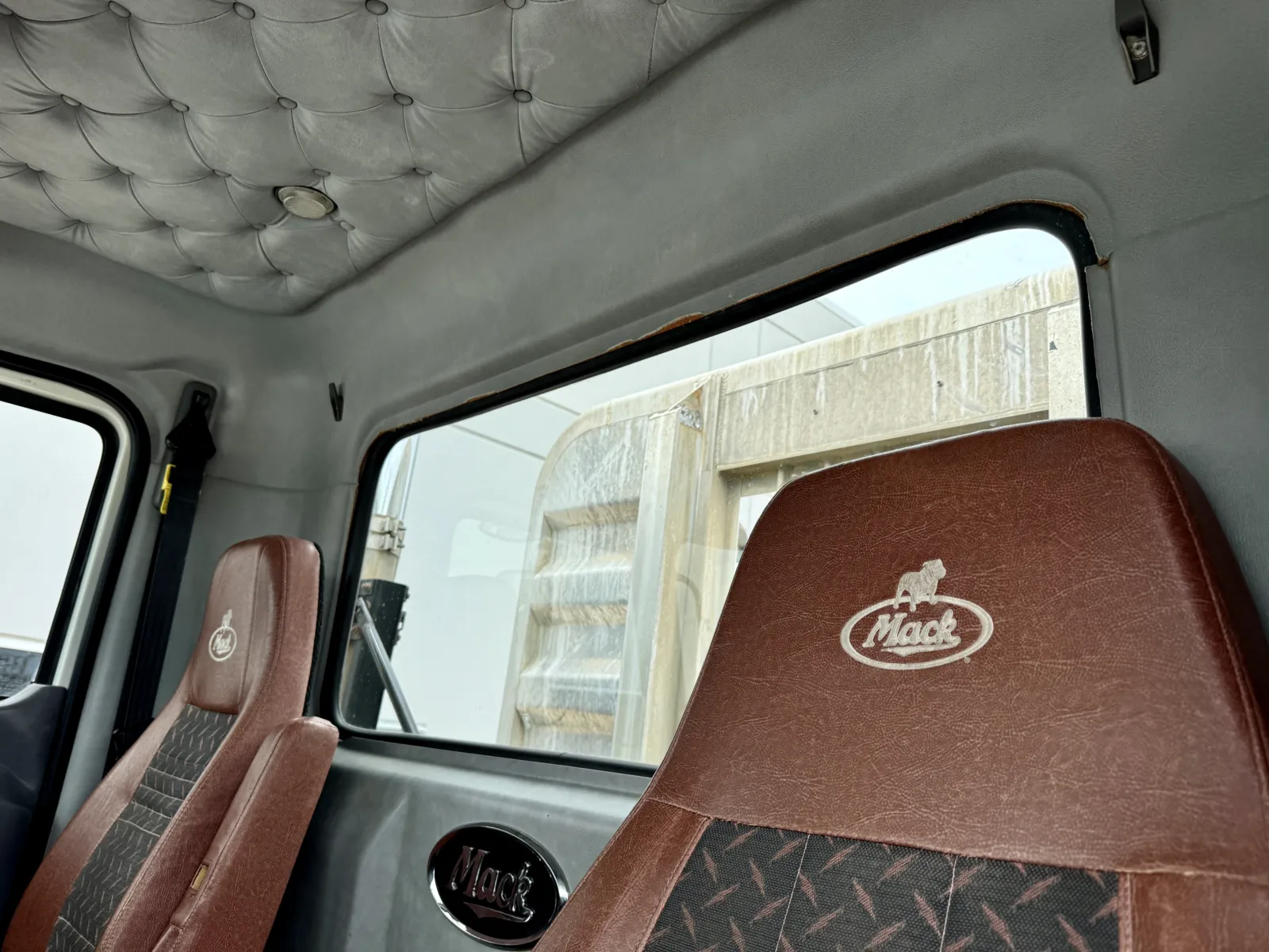 2015 Mack - image 20