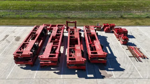 Another view of 2007 GOLDHOFER AKTIENGESELLSCHAFT THP/DL 4-LINES SPLIT for sale in Hutchins, TX at Forge Truck Centers - Texas