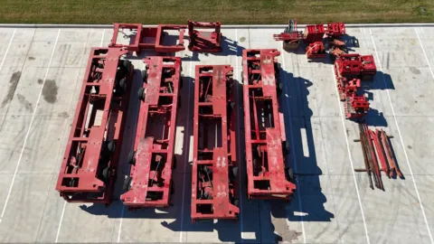 More photos of 2007 GOLDHOFER AKTIENGESELLSCHAFT THP/DL 4-LINES SPLIT at Forge Truck Centers - Texas, TX
