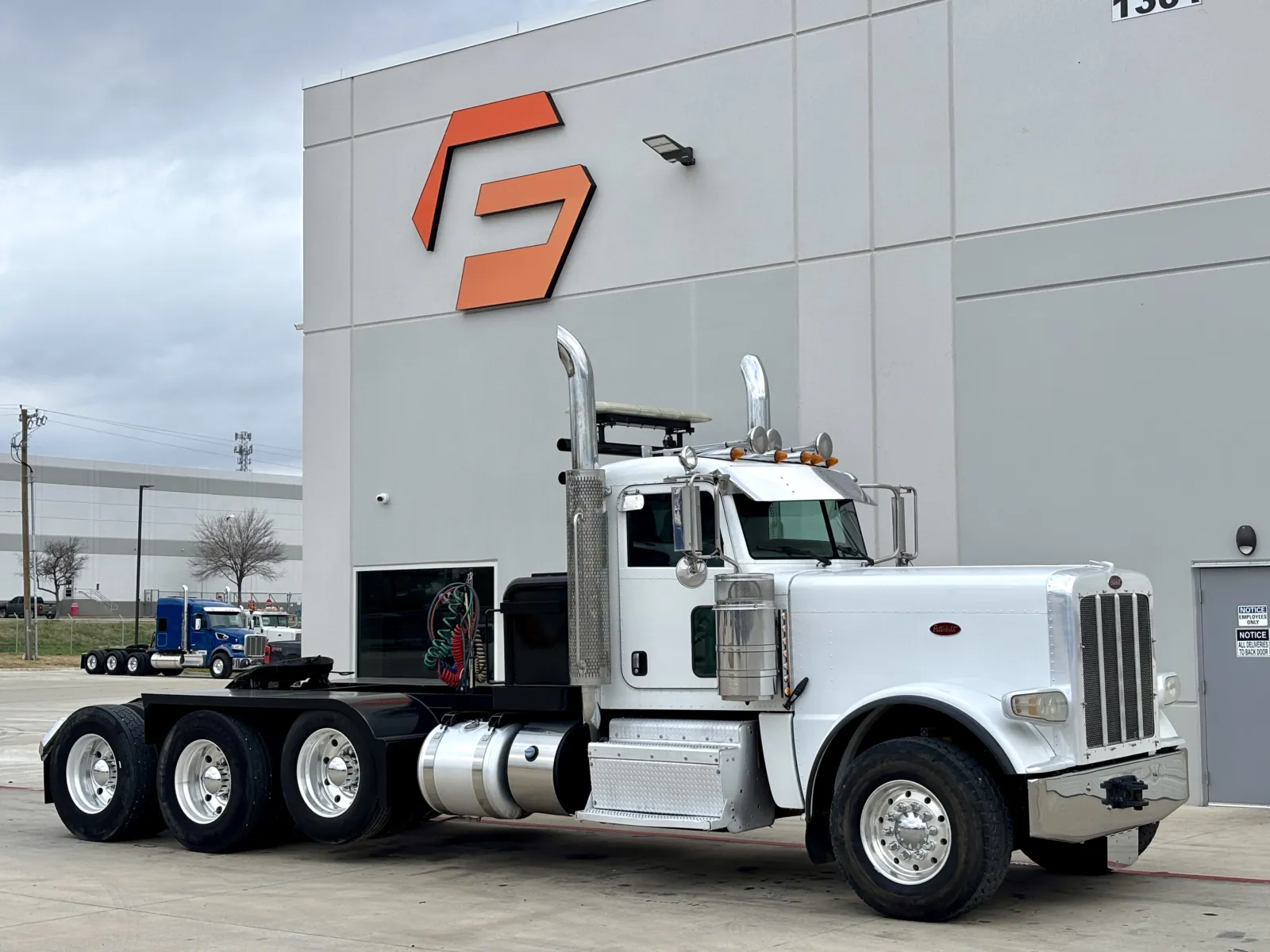 2013 PETERBILT 389