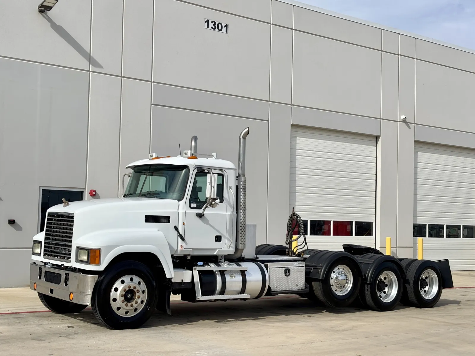 2012 Mack - image 2