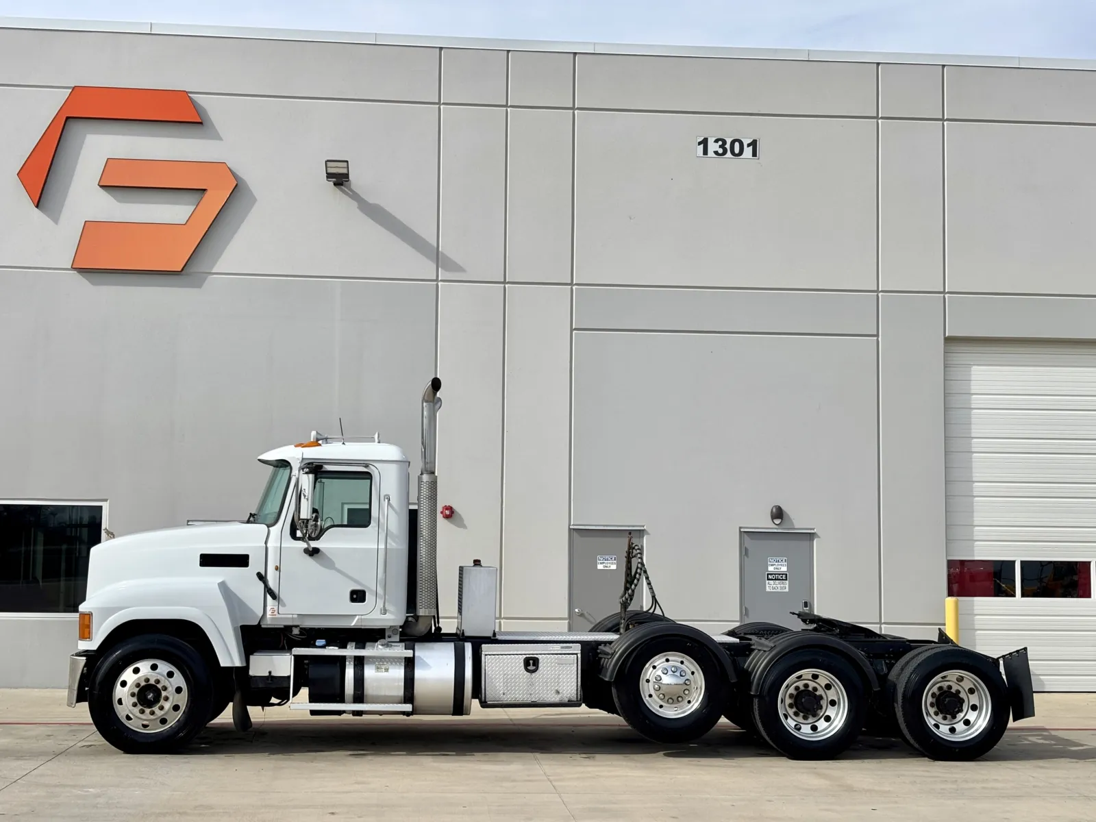 2012 Mack - image 4