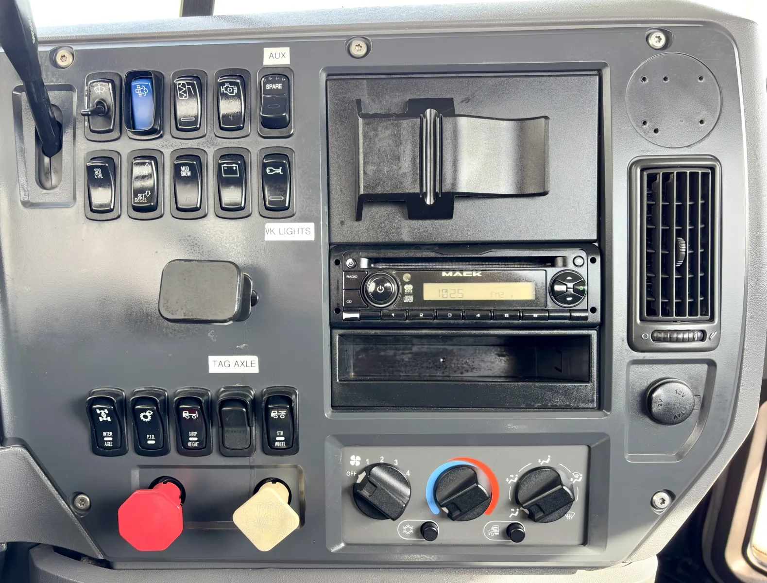 2012 Mack - image 18