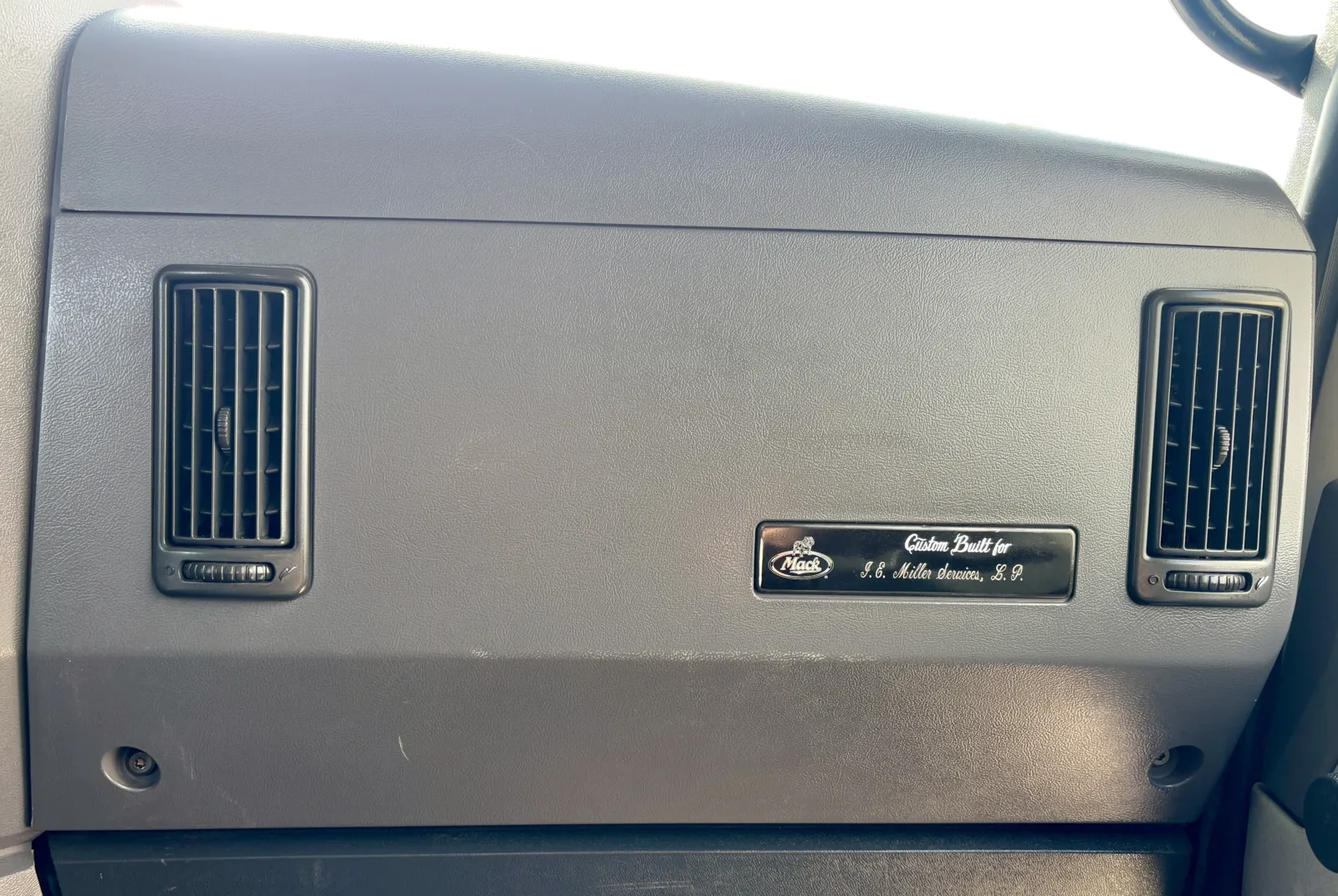 2012 Mack - image 19