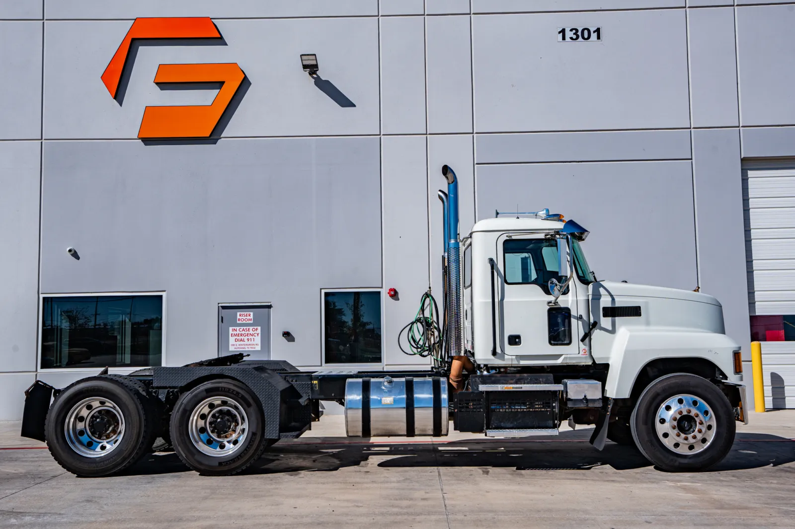 2019 Mack Pinnacle - image 3