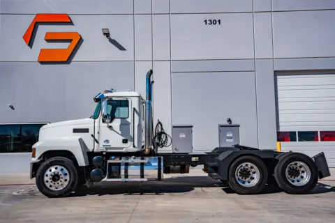 More photos of 2019 MACK PINNACLE at Forge Truck Centers - Texas, TX