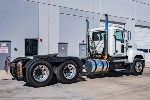 More photos of 2019 MACK PINNACLE at Forge Truck Centers - Texas, TX