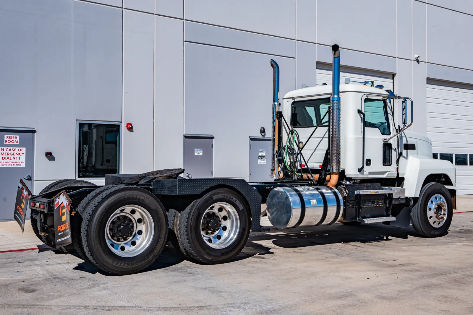 2019 Mack Pinnacle - image 5