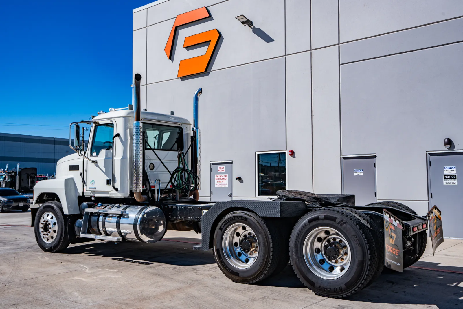 2019 Mack Pinnacle - image 6