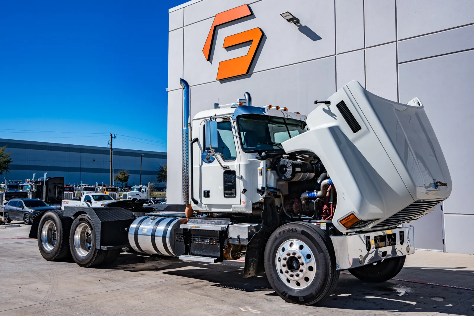 2019 Mack Pinnacle - image 9