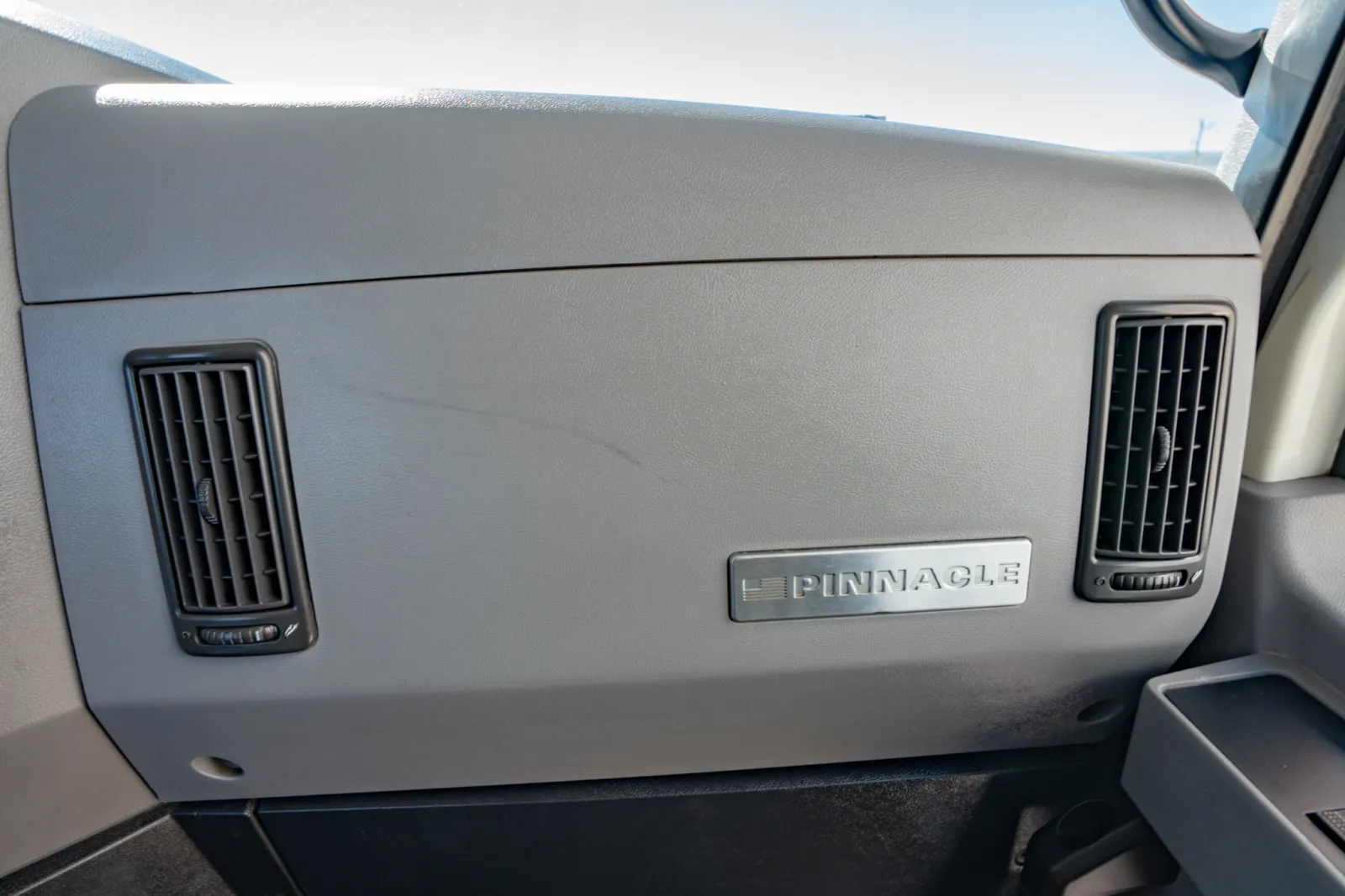 2019 Mack Pinnacle - image 19