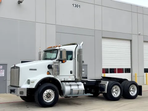 Photos of 2013 KENWORTH T800 for sale in Hutchins, TX at Forge Truck Centers - Texas