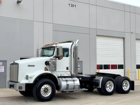 Photos of 2013 KENWORTH T800 for sale in Hutchins, TX at Forge Truck Centers - Texas