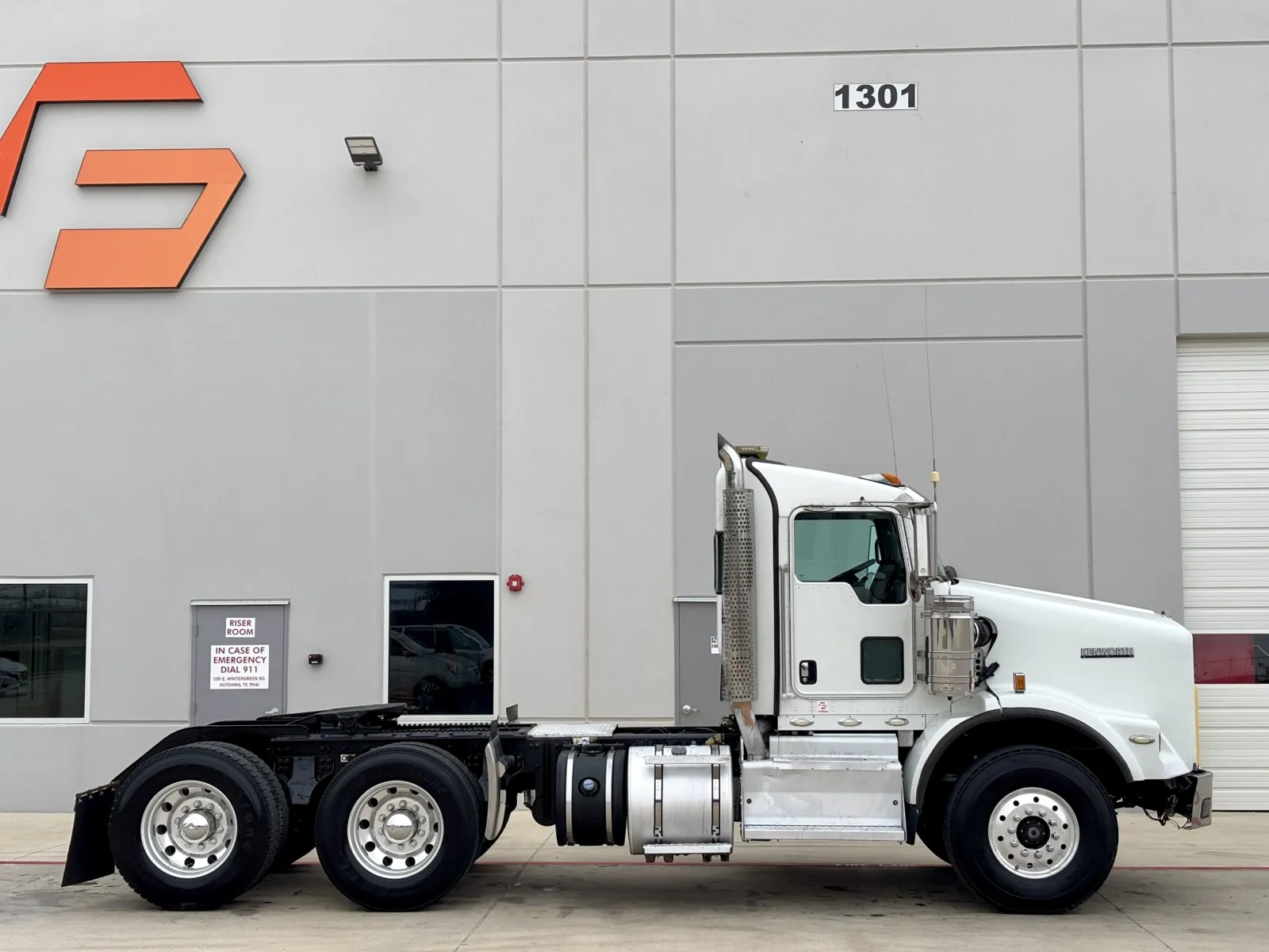 2013 Kenworth T800 - image 3