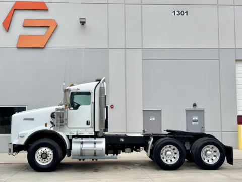 More photos of 2013 KENWORTH T800 at Forge Truck Centers - Texas, TX