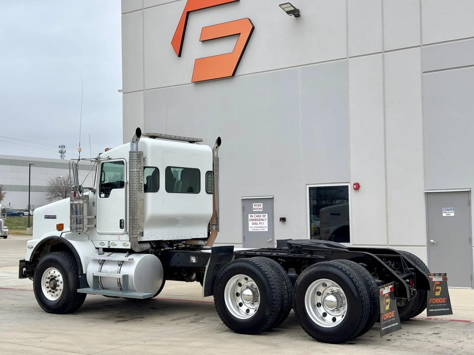 2013 Kenworth T800 - image 6
