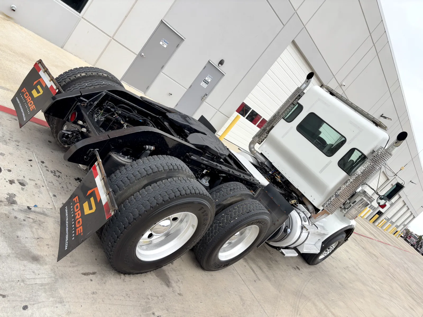 2013 Kenworth T800 - image 11