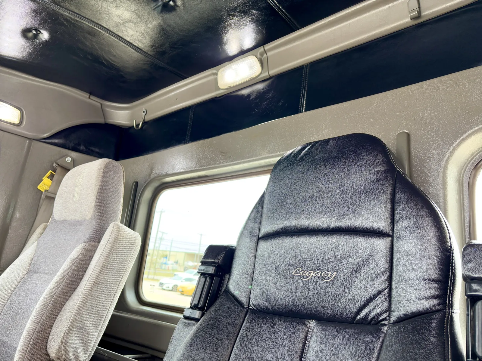 2013 Kenworth T800 - image 20