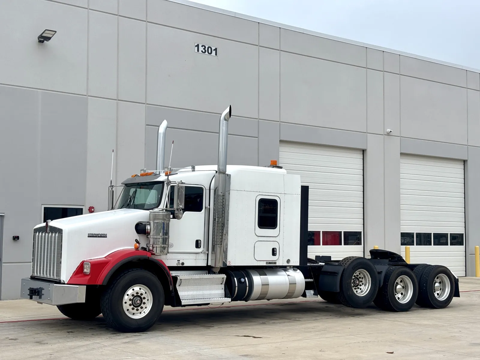 2014 Kenworth T800 - image 2