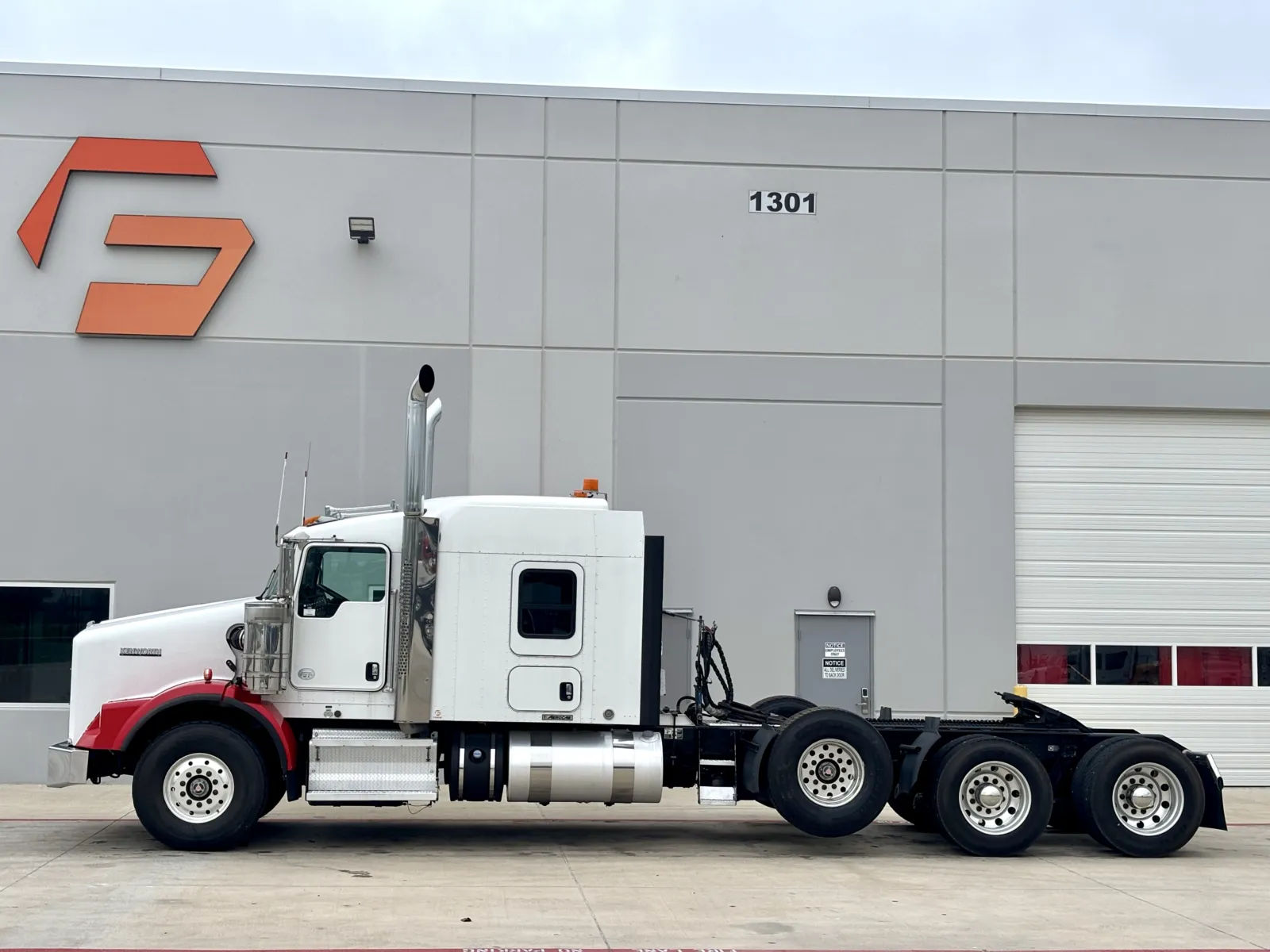 2014 Kenworth T800 - image 4