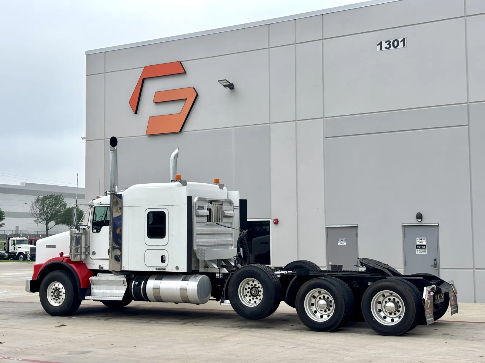 2014 Kenworth T800 - image 6