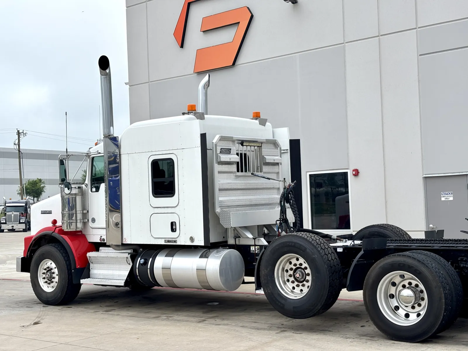 2014 Kenworth T800 - image 8