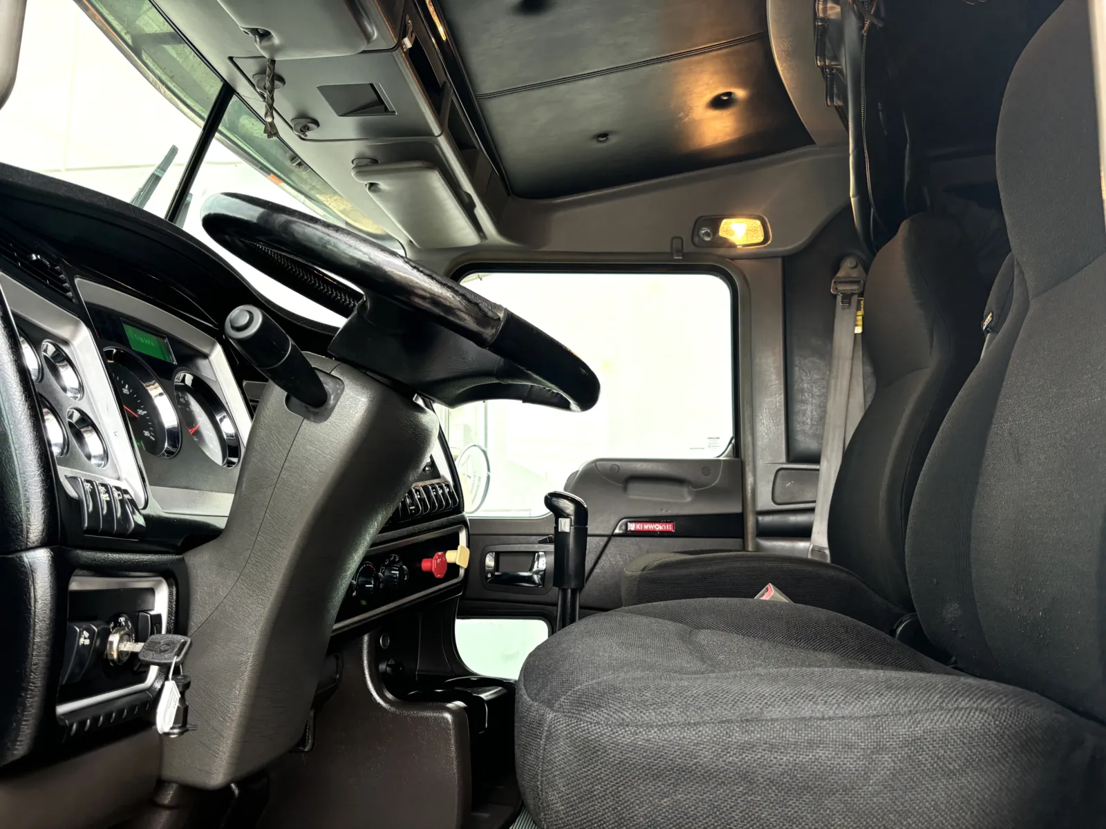 2014 Kenworth T800 - image 14