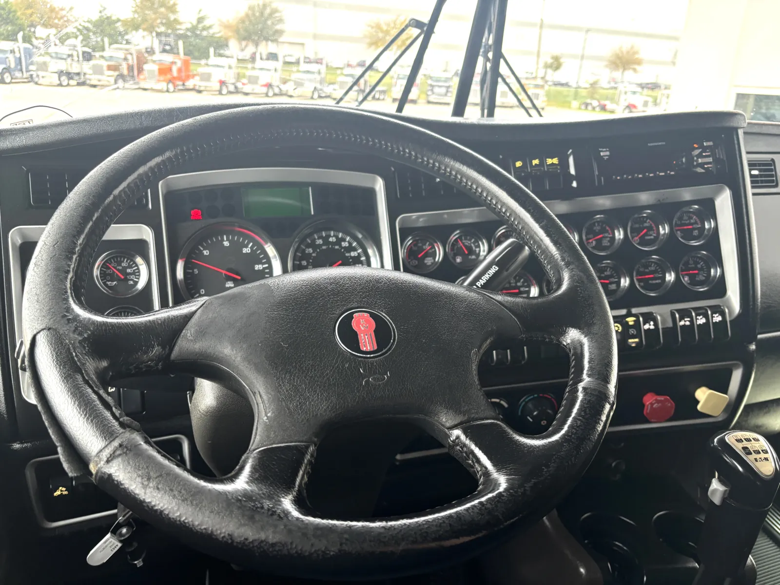 2014 Kenworth T800 - image 16