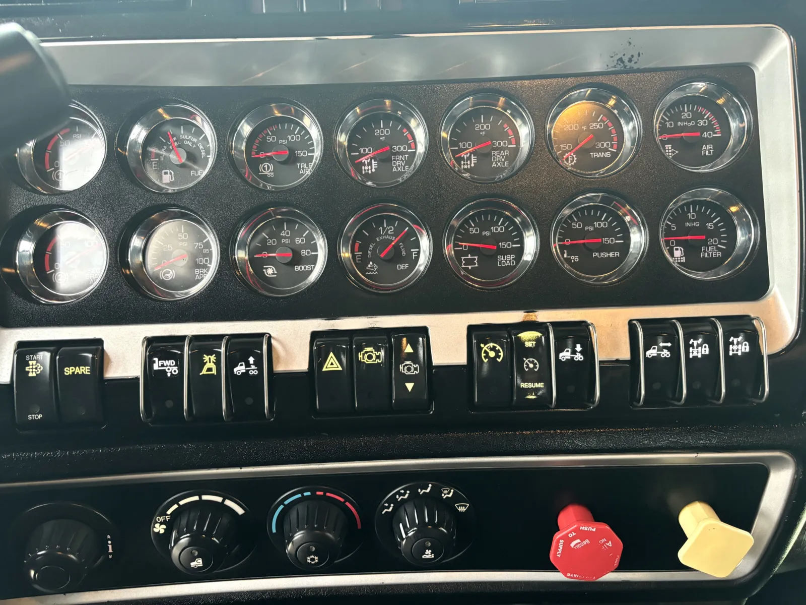 2014 Kenworth T800 - image 18