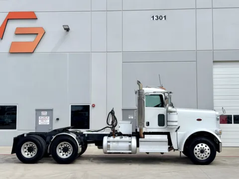 Another view of 2018 PETERBILT 389 for sale in Hutchins, TX at Forge Truck Centers - Texas