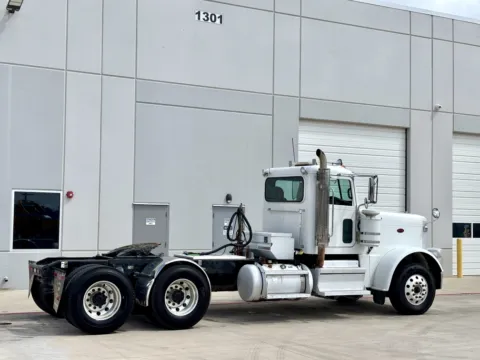 More photos of 2018 PETERBILT 389 at Forge Truck Centers - Texas, TX
