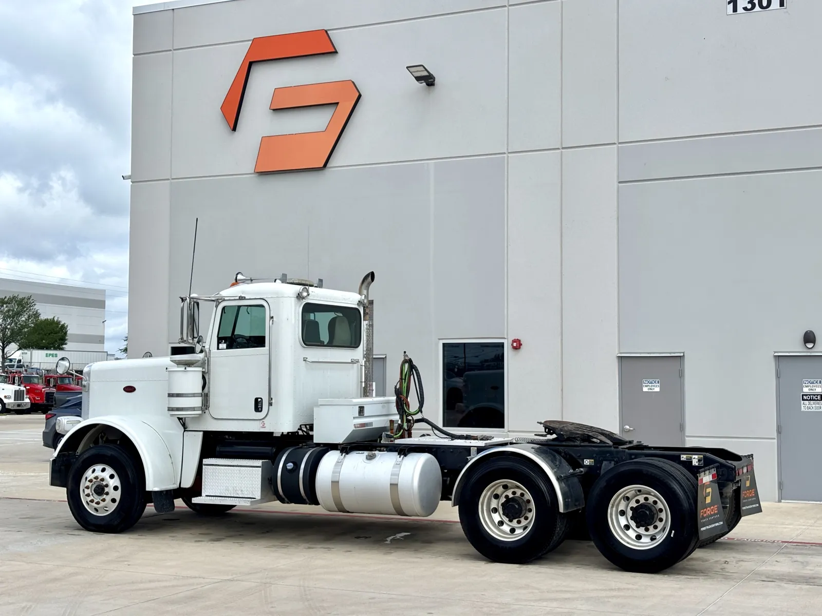 2018 Peterbilt 389 - image 6
