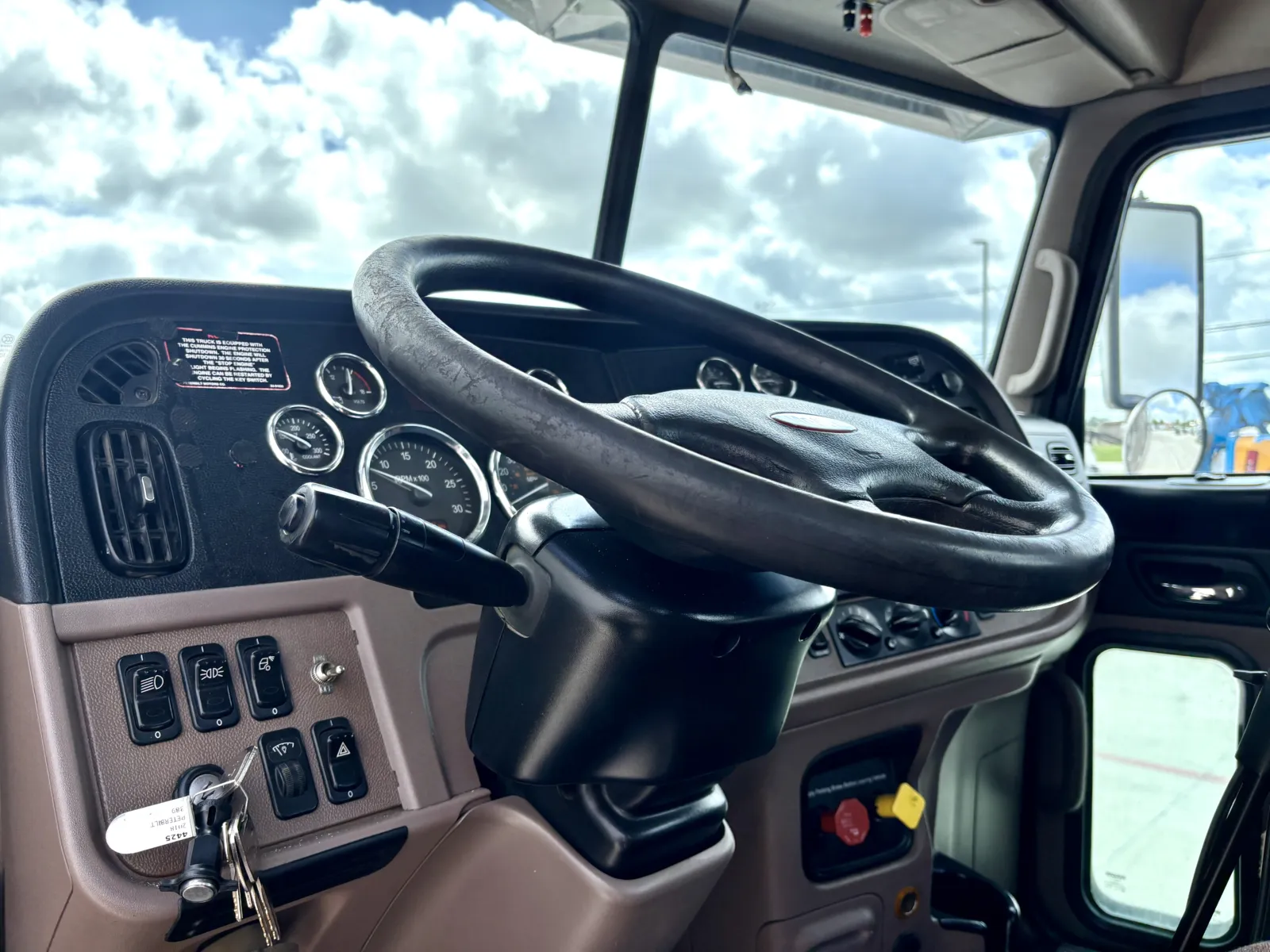 2018 Peterbilt 389 - image 15