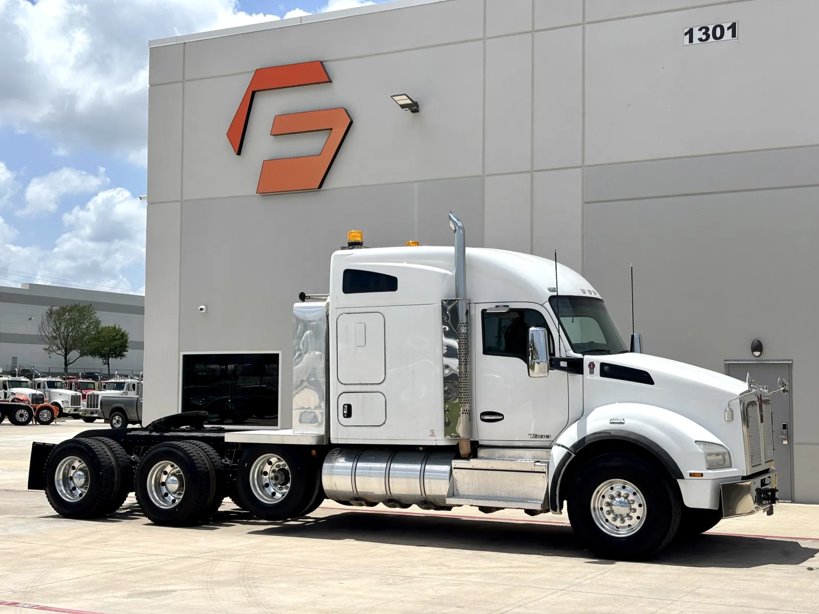 2018 KENWORTH T880 for sale in Hutchins, TX
