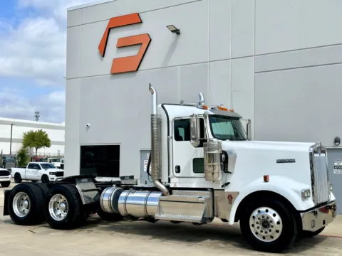 2019 KENWORTH W900 for sale in Hutchins, TX