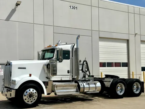 Photos of 2019 KENWORTH W900 for sale in Hutchins, TX at Forge Truck Centers - Texas