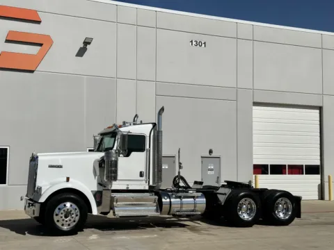 Photos of 2019 KENWORTH W900 for sale in Hutchins, TX at Forge Truck Centers - Texas