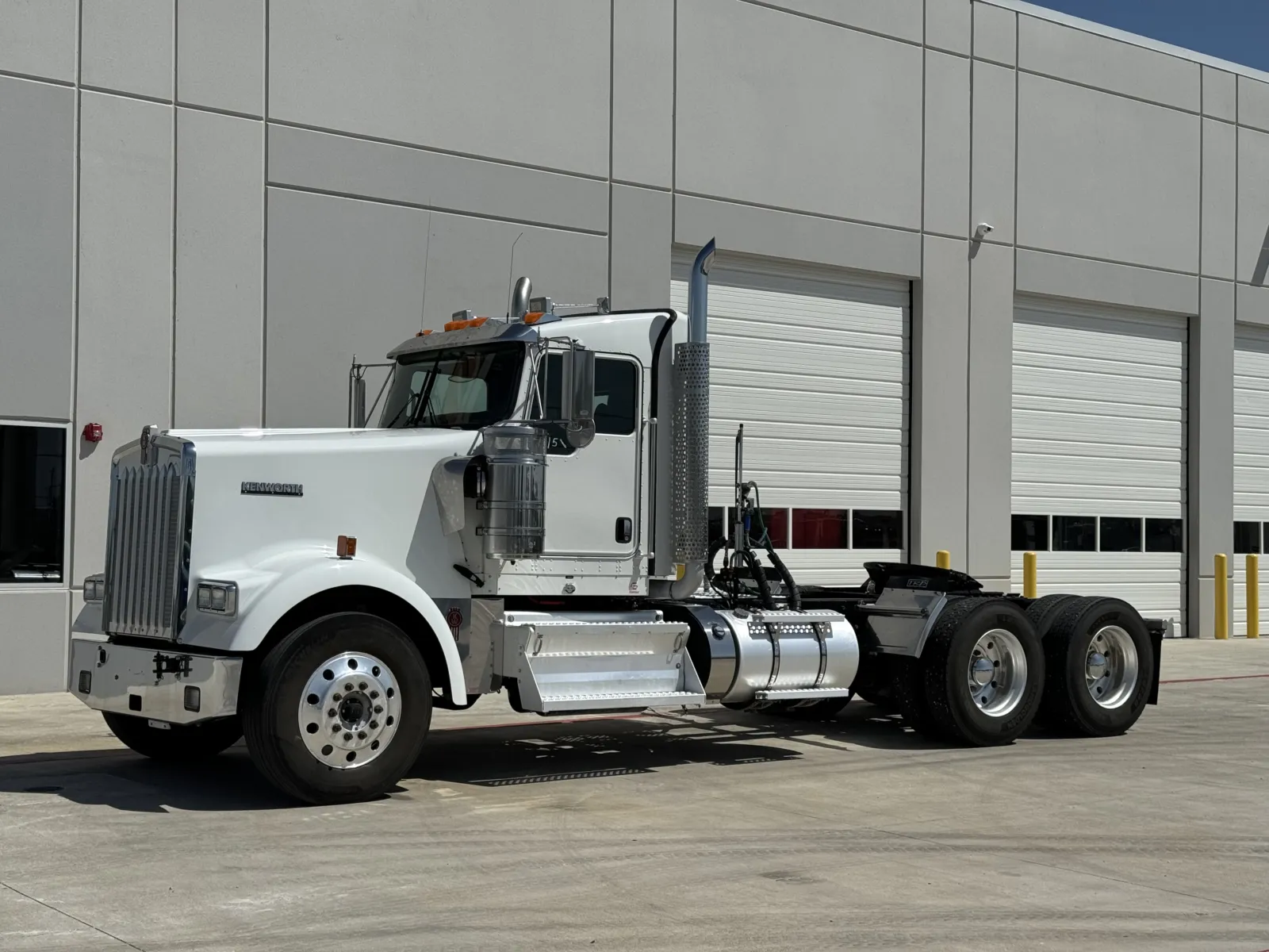 2019 Kenworth W900 - image 2