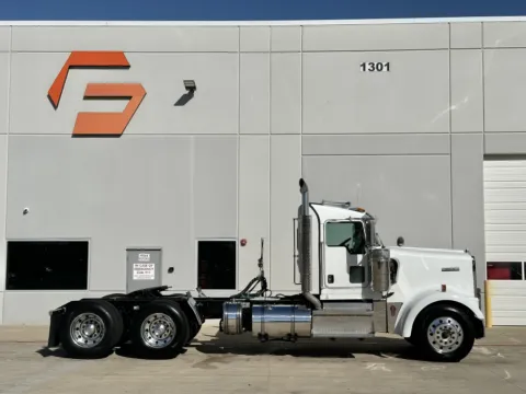 Another view of 2019 KENWORTH W900 for sale in Hutchins, TX at Forge Truck Centers - Texas