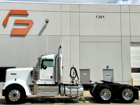 More photos of 2019 KENWORTH W900 at Forge Truck Centers - Texas, TX