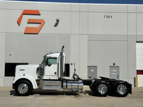 More photos of 2019 KENWORTH W900 at Forge Truck Centers - Texas, TX