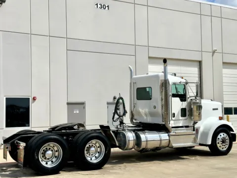 More photos of 2019 KENWORTH W900 at Forge Truck Centers - Texas, TX