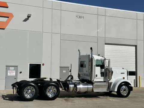 More photos of 2019 KENWORTH W900 at Forge Truck Centers - Texas, TX