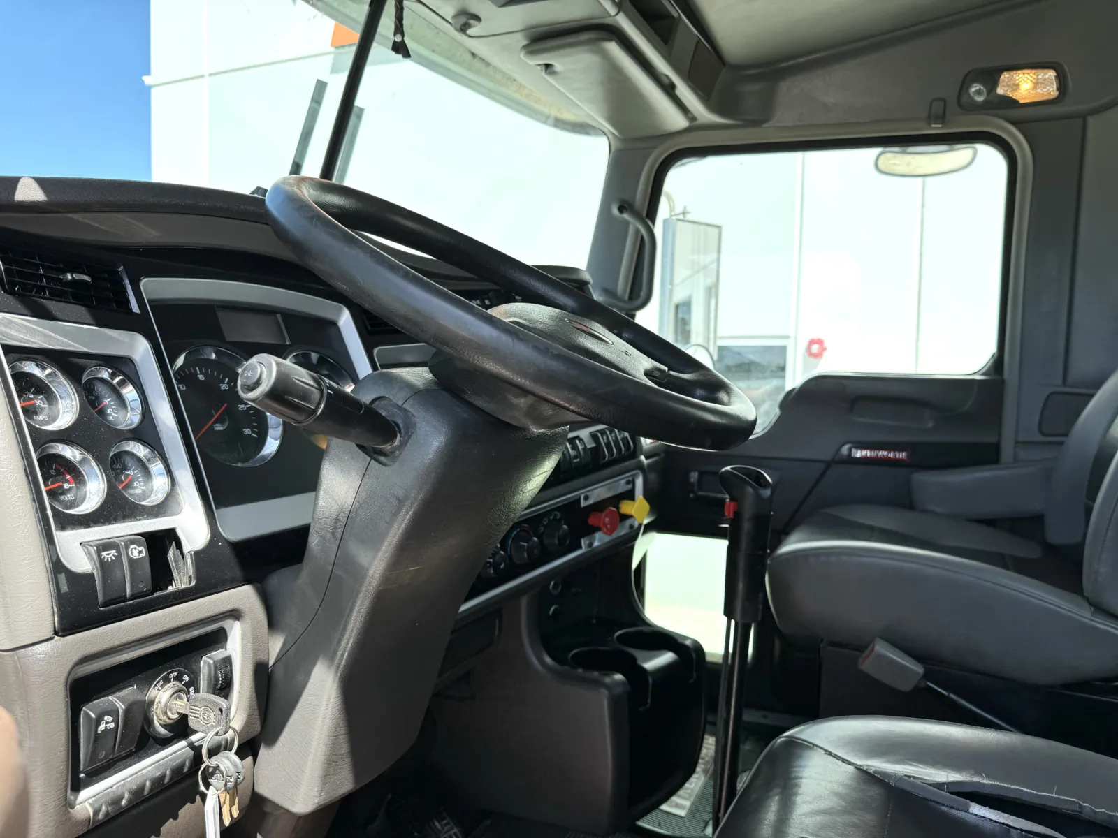 2019 Kenworth W900 - image 15