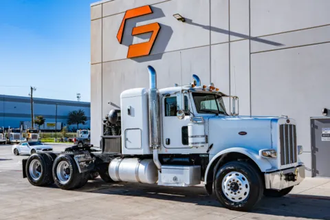 2010 PETERBILT 388 for sale in Hutchins, TX